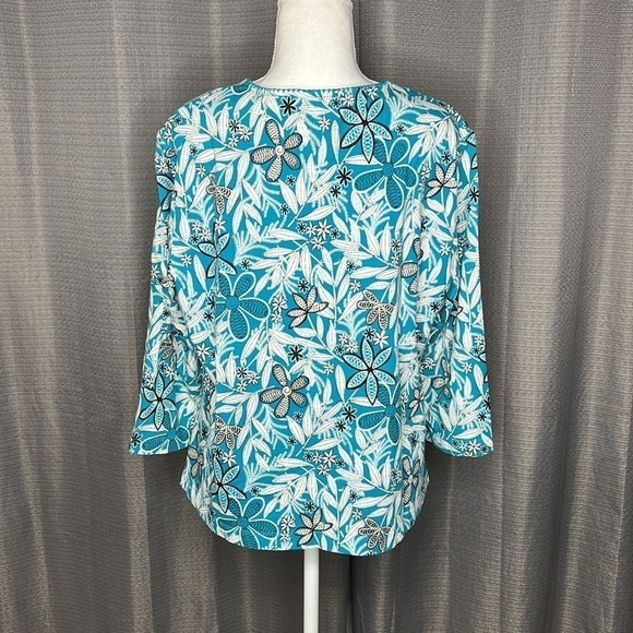 BECHAMEL XL BLUE AND WHITE FLORAL PULLOVER BLOUSE - Picture 5 of 8